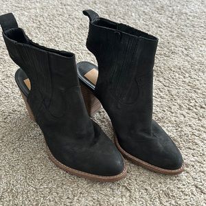Dolce Vita Women’s Heals with closed toes and open back